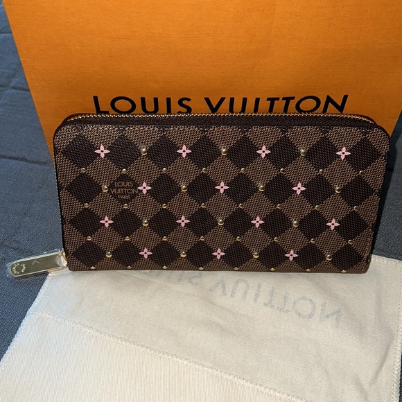 🌸🔅TRADED🔅🌸Louis Vuitton Damier Ebene Studs Zippy Wallet - Picture 5 of 11